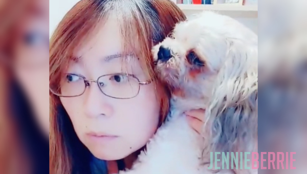 The Queen is Coming Trend